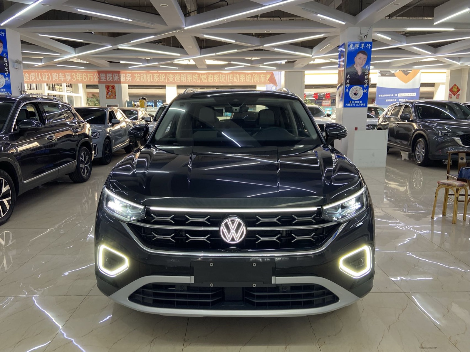 Volkswagen Tayron view 2
