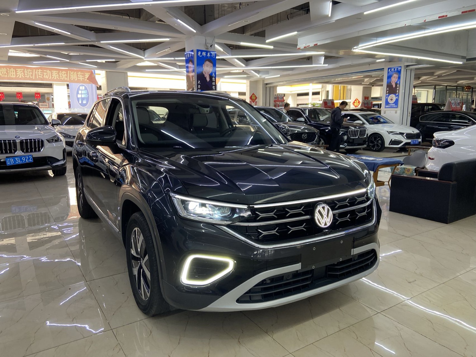 Volkswagen Tayron view 3