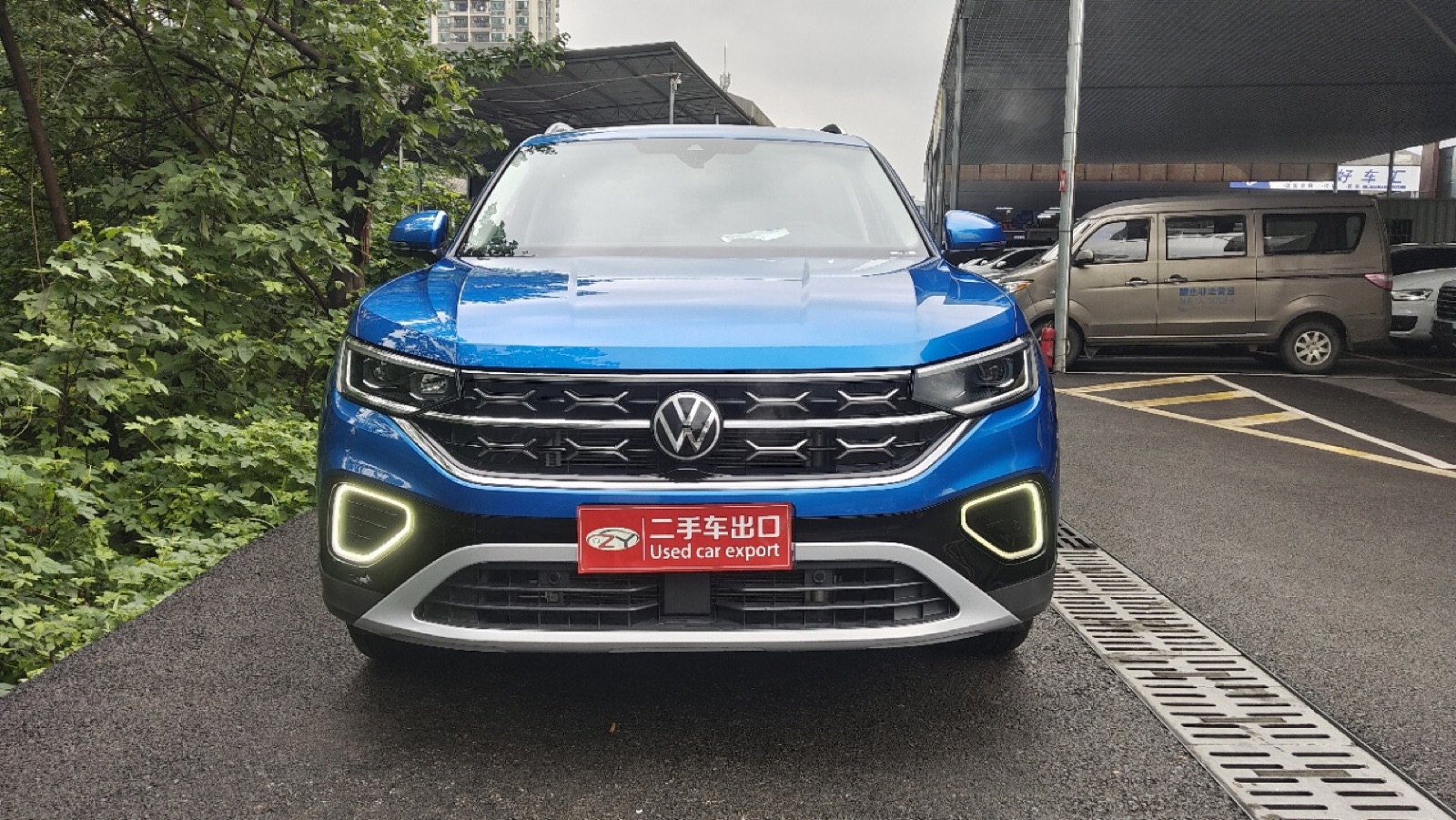 Volkswagen Tayron view 2