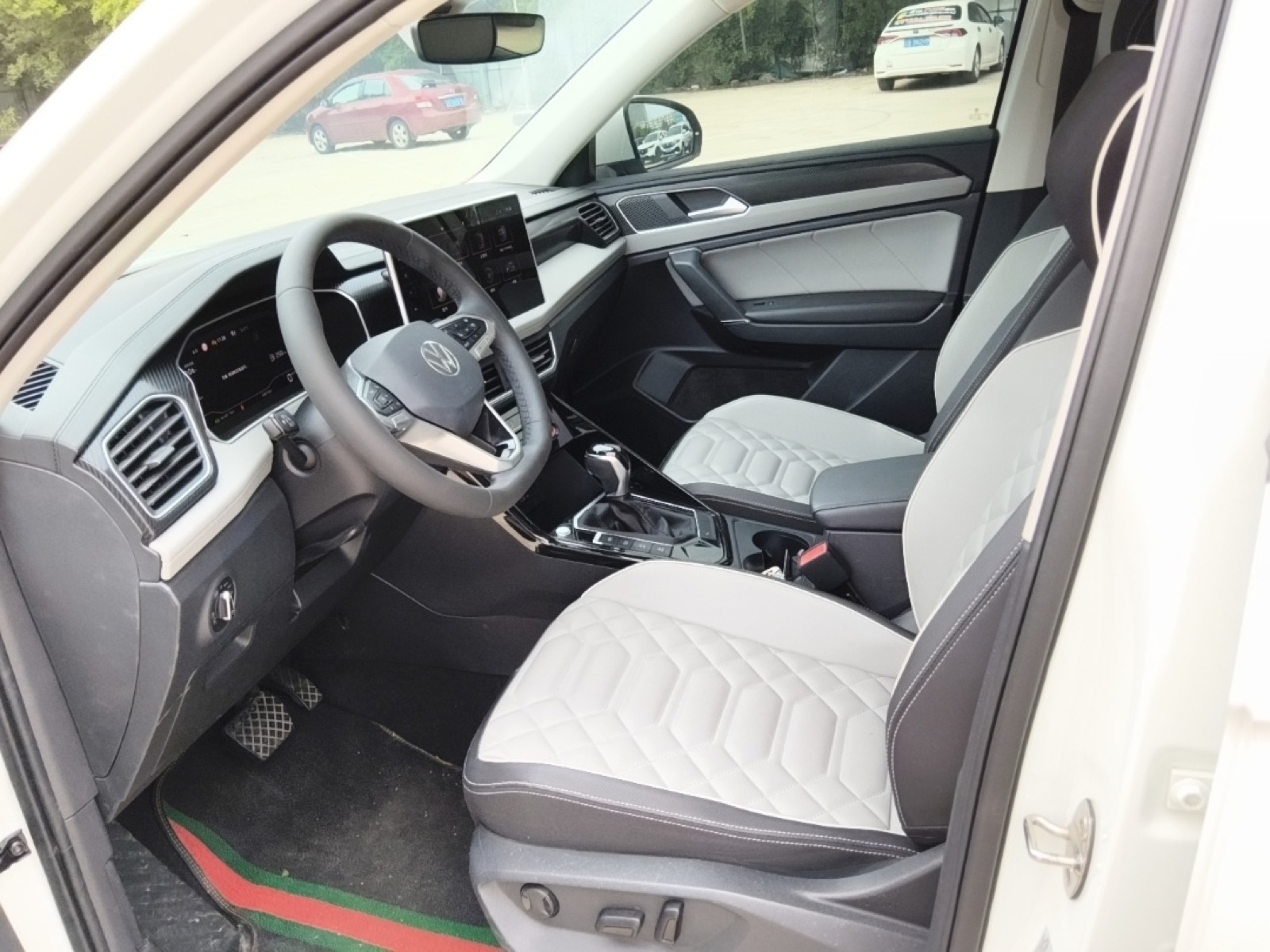 Volkswagen Tayron view 4