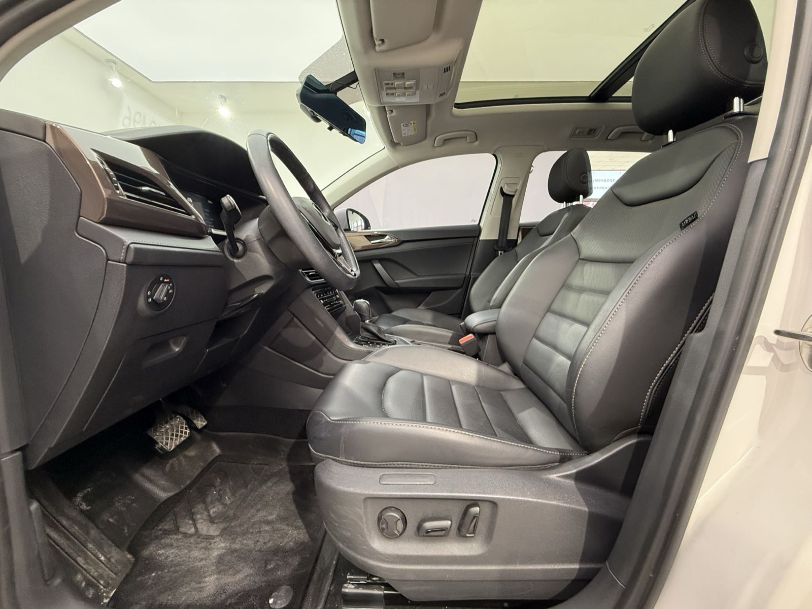 Volkswagen Tharu view 11