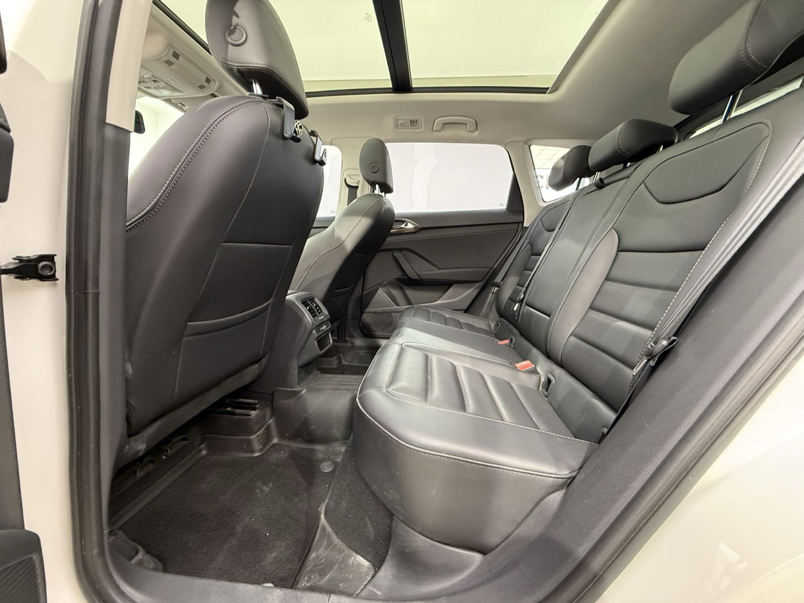 Volkswagen Tharu view 12