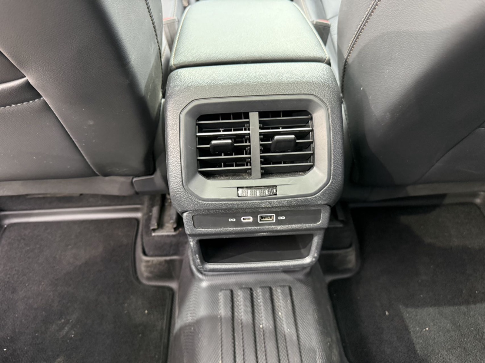 Volkswagen Tharu view 14