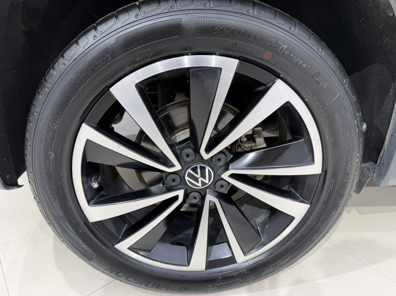 Volkswagen Tharu view 17