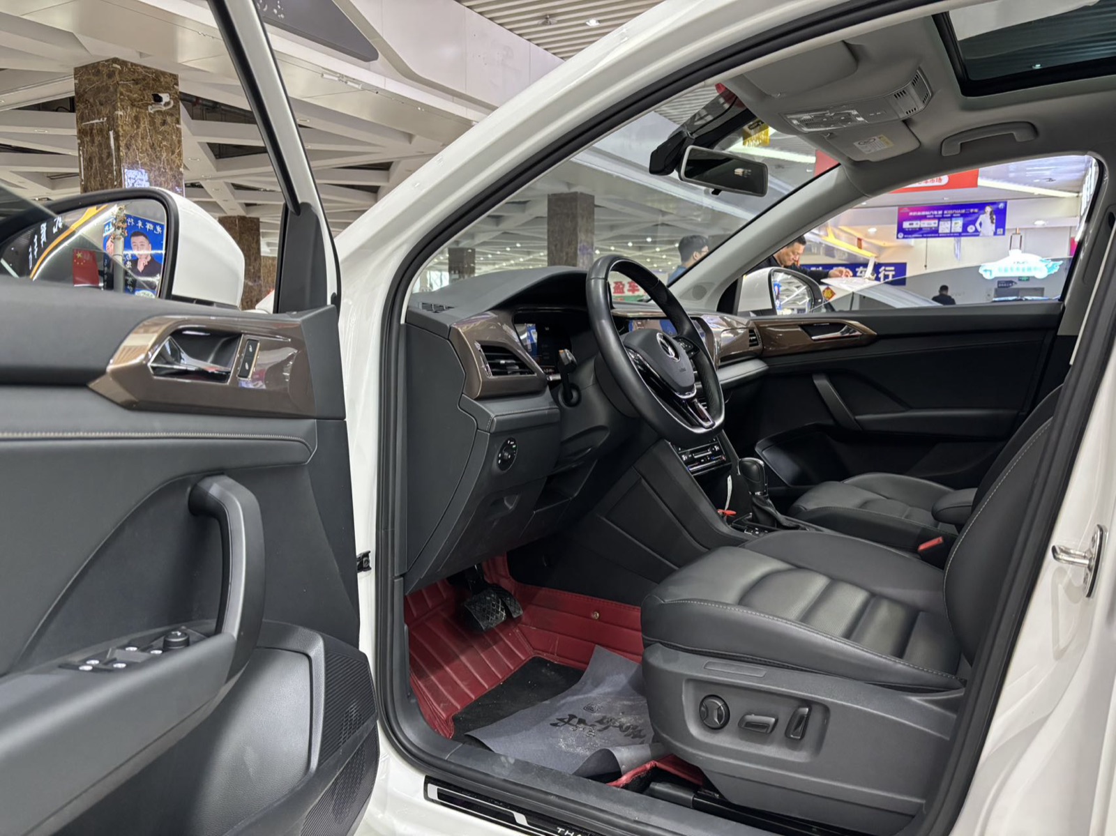 Volkswagen Tharu view 7