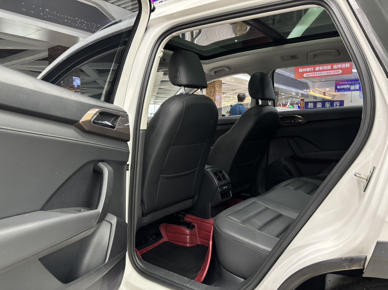 Volkswagen Tharu view 8