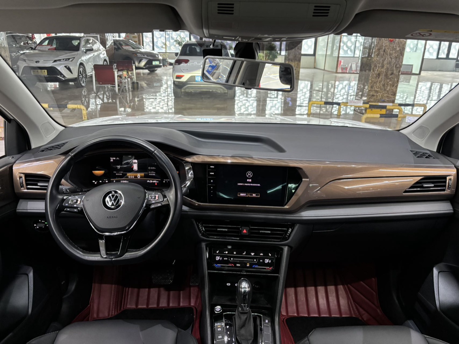 Volkswagen Tharu view 9