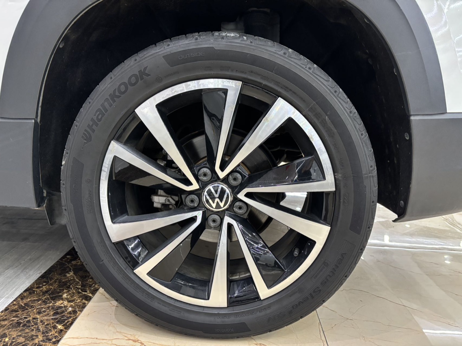 Volkswagen Tharu view 10