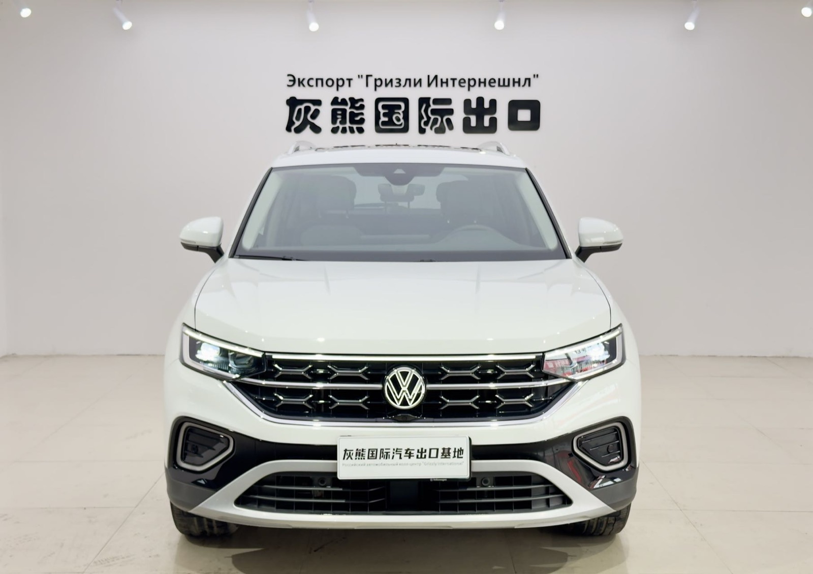 Volkswagen Tayron view 2