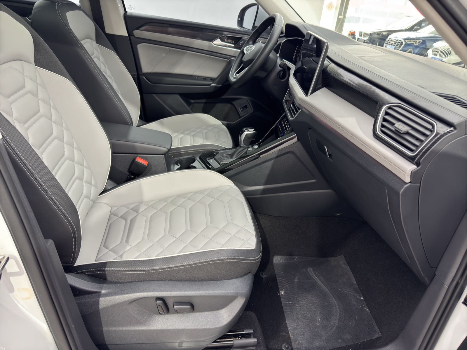 Volkswagen Tayron view 8