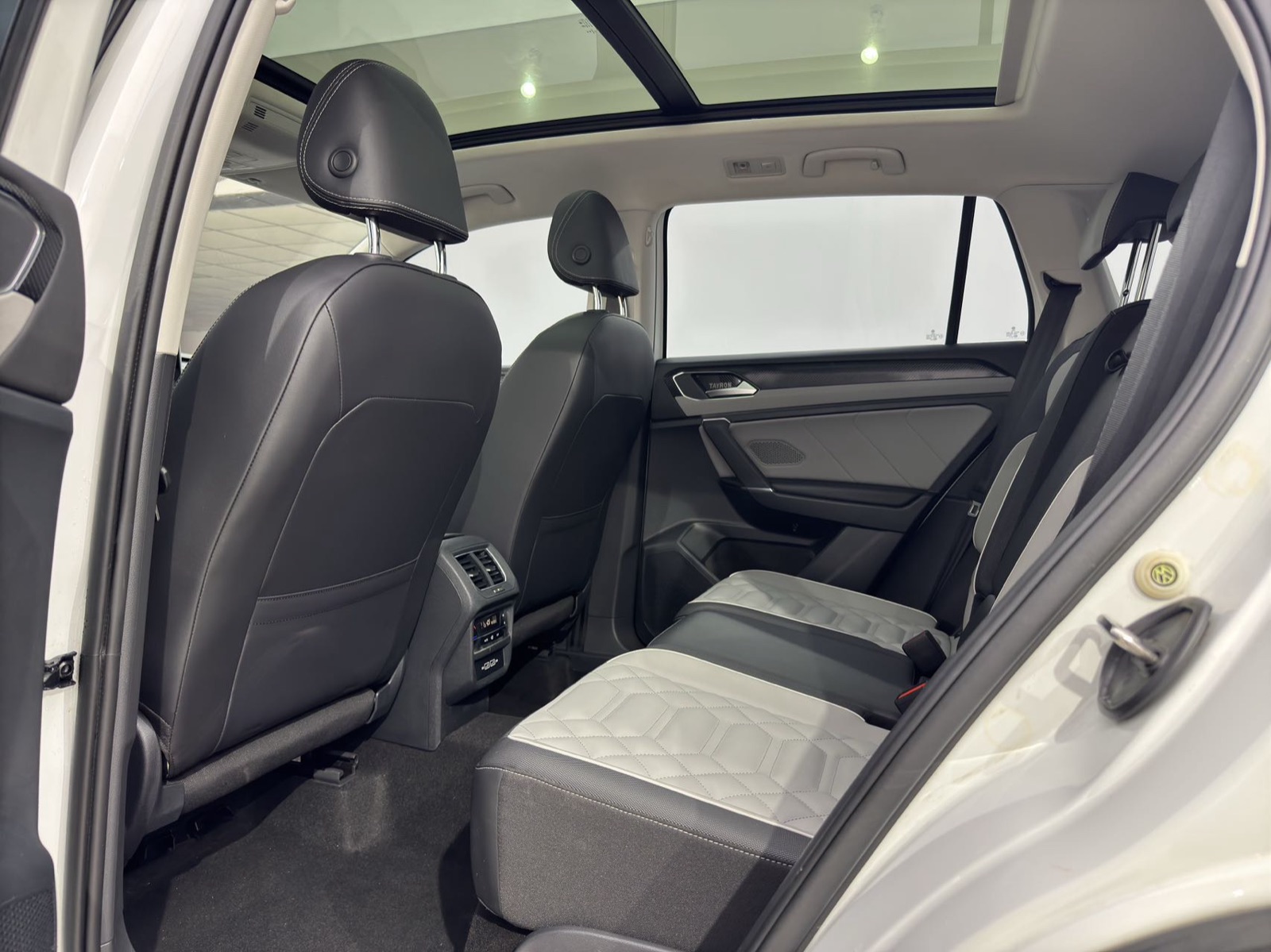 Volkswagen Tayron view 9