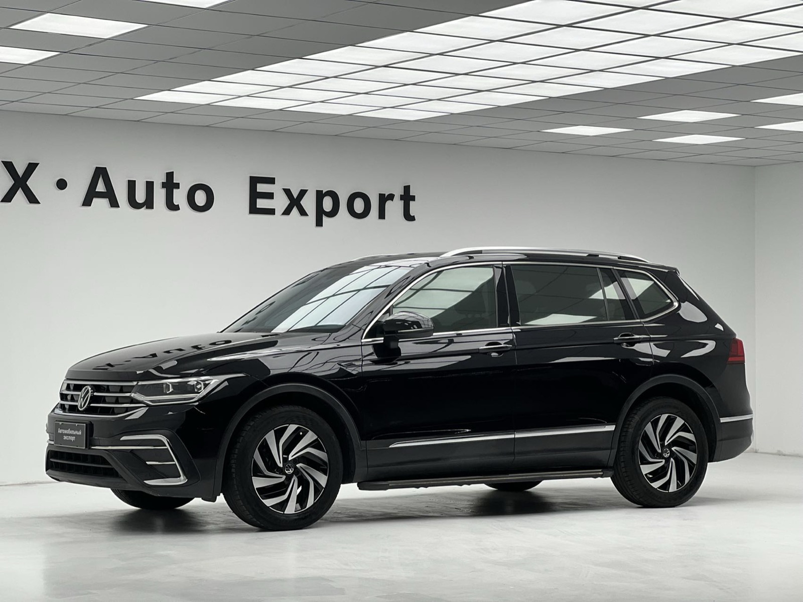 Volkswagen Tiguan L view 6
