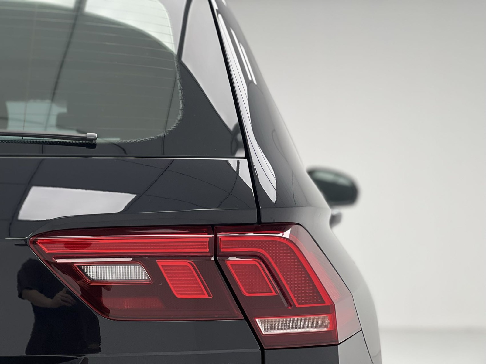 Volkswagen Tiguan L view 10