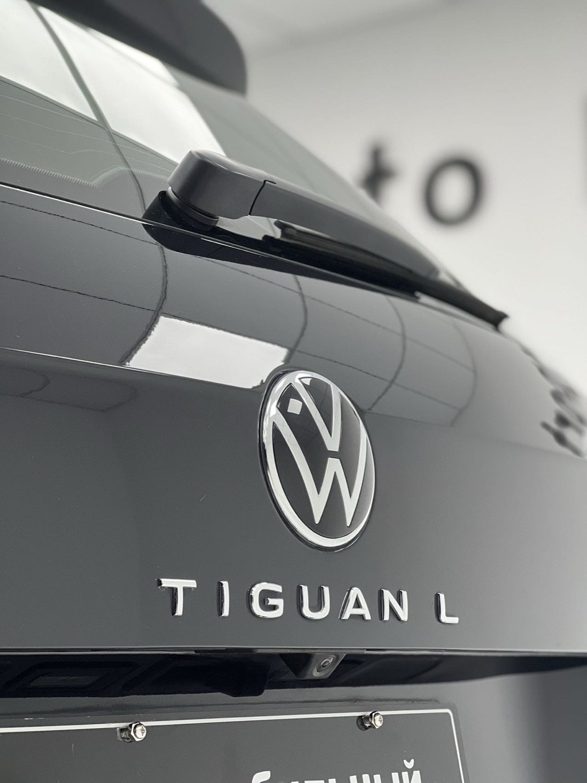 Volkswagen Tiguan L view 13