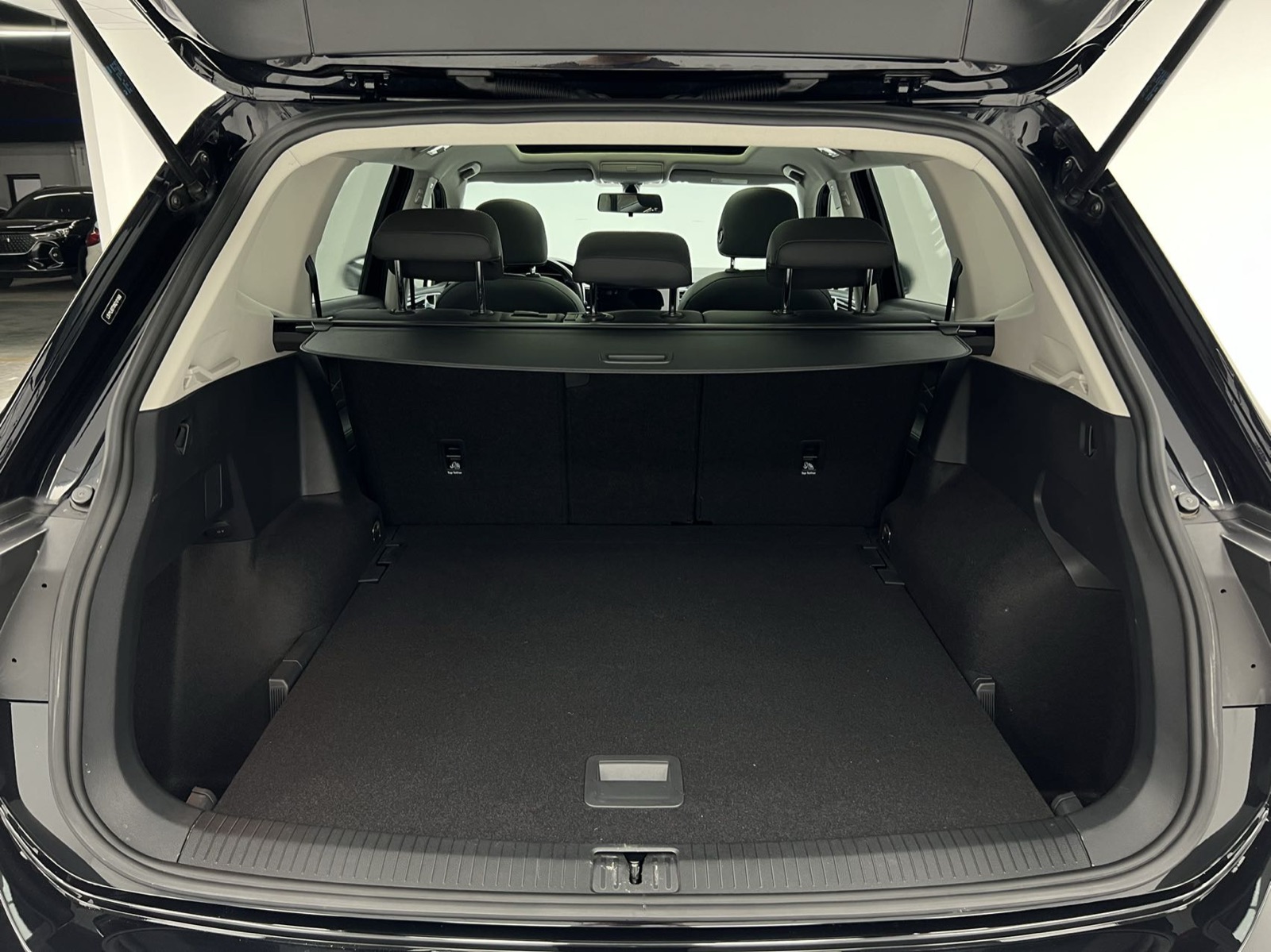 Volkswagen Tiguan L view 14