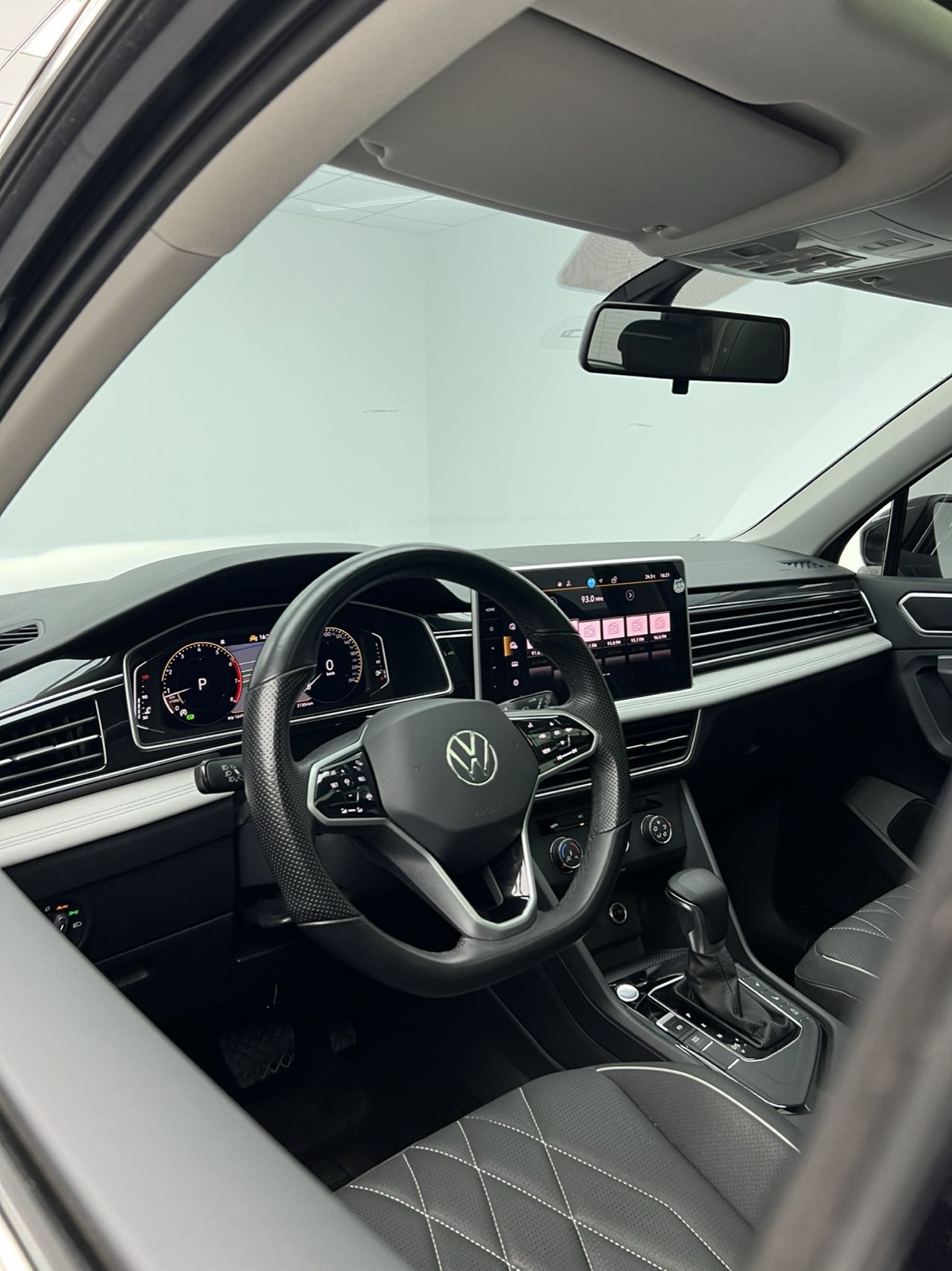 Volkswagen Tiguan L view 15