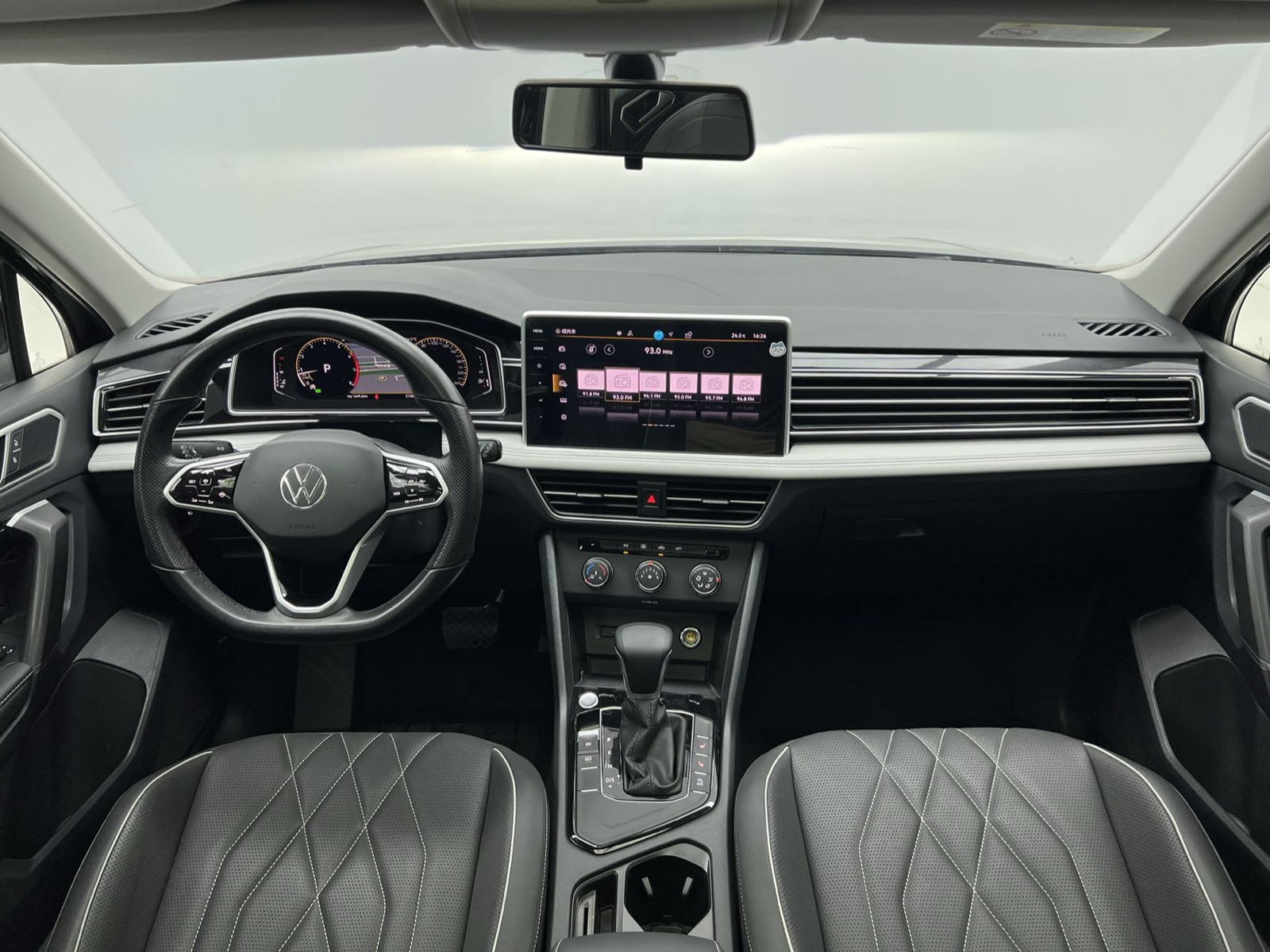 Volkswagen Tiguan L view 19