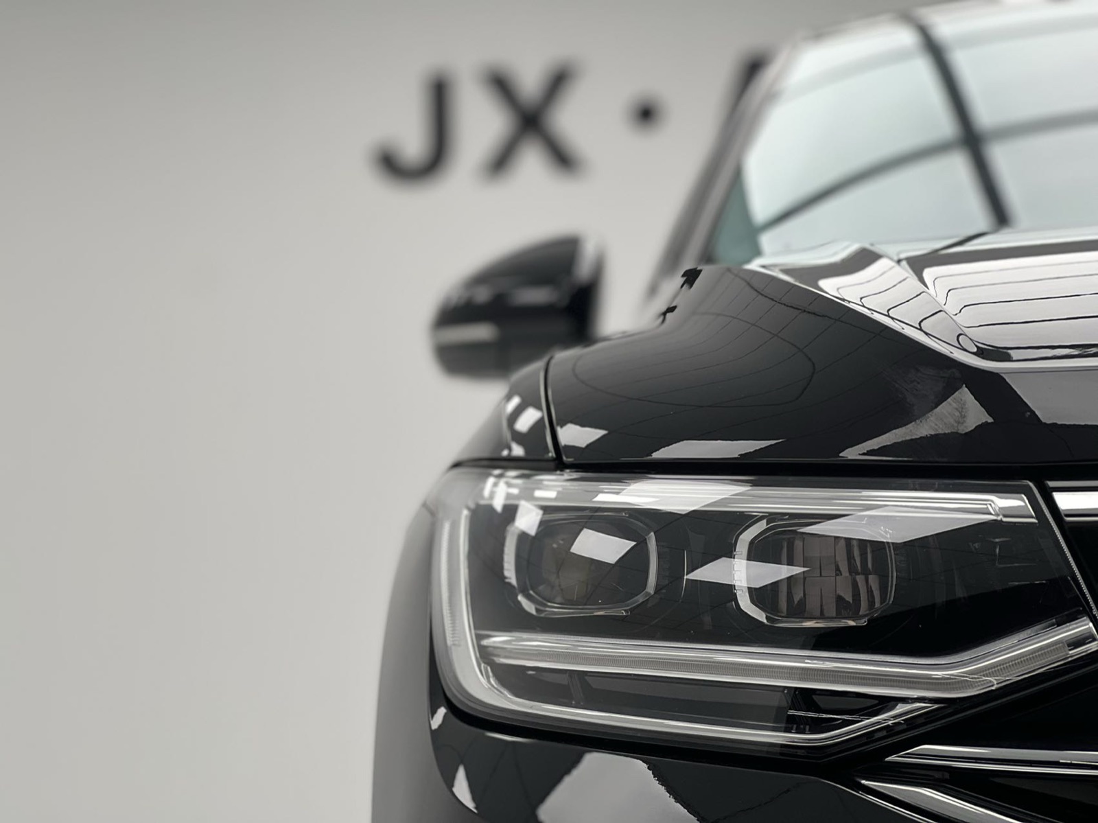 Volkswagen Tiguan L view 23