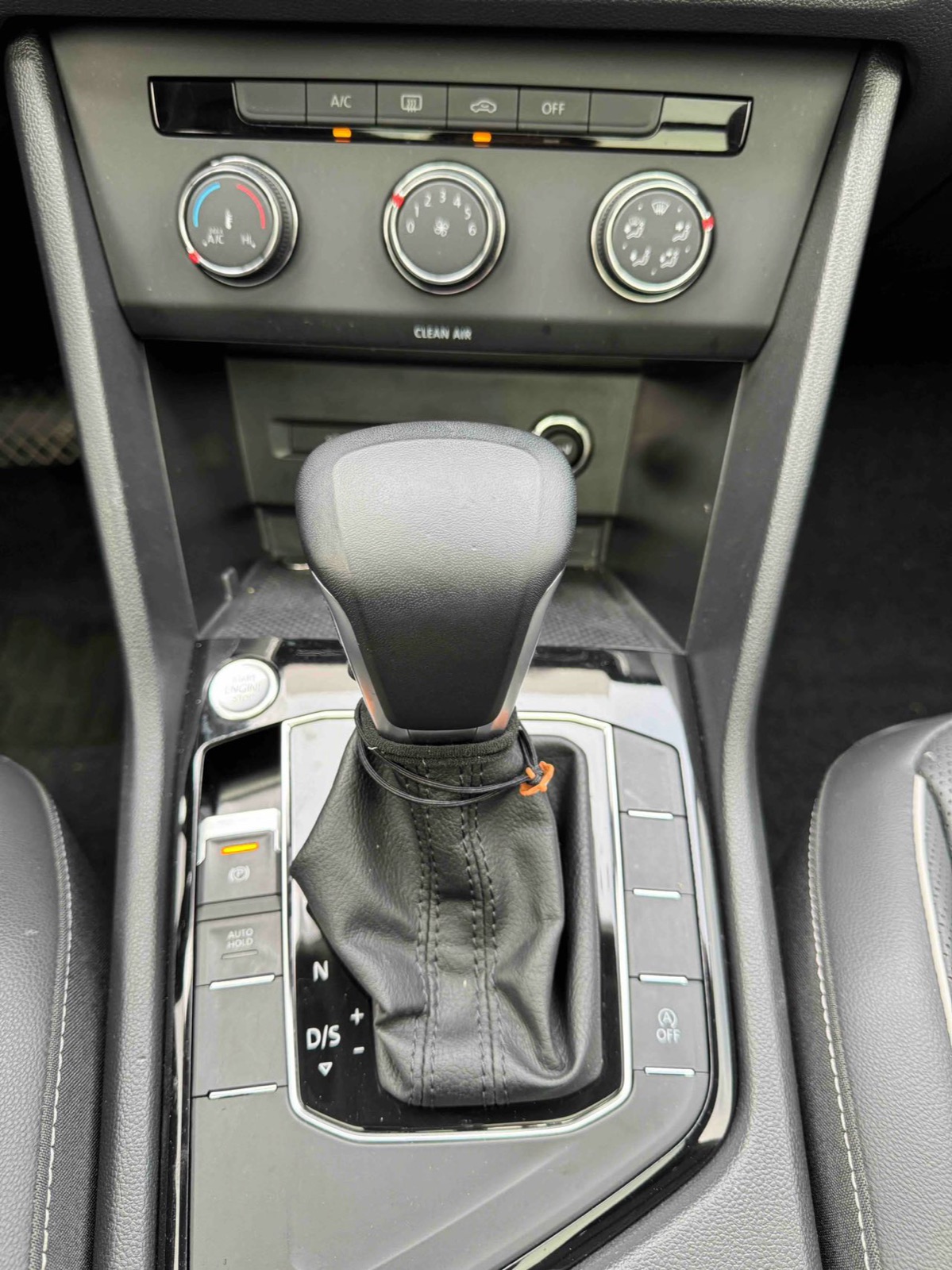 Volkswagen Tiguan L view 15