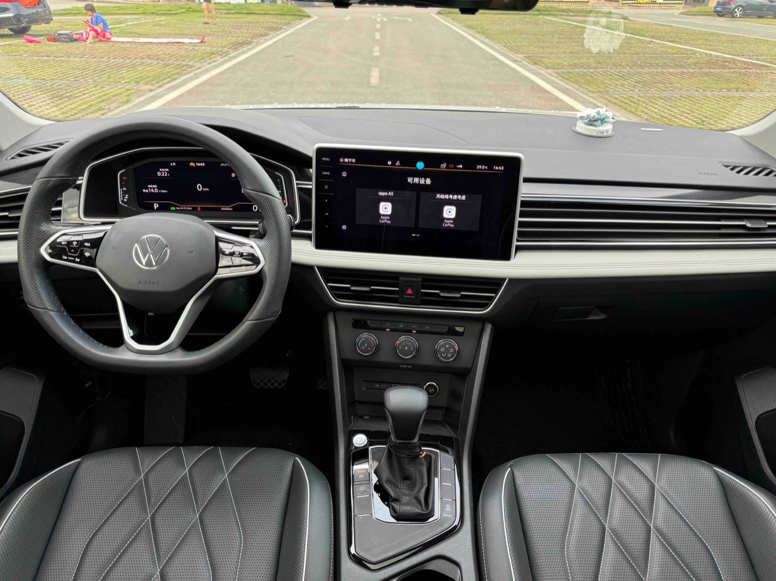 Volkswagen Tiguan L view 16