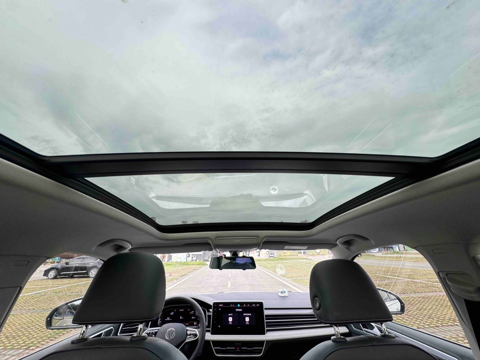 Volkswagen Tiguan L view 17