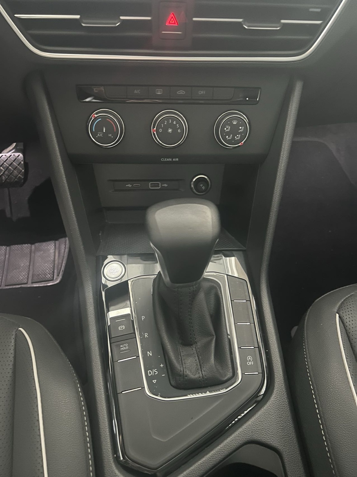 Volkswagen Tiguan L view 10