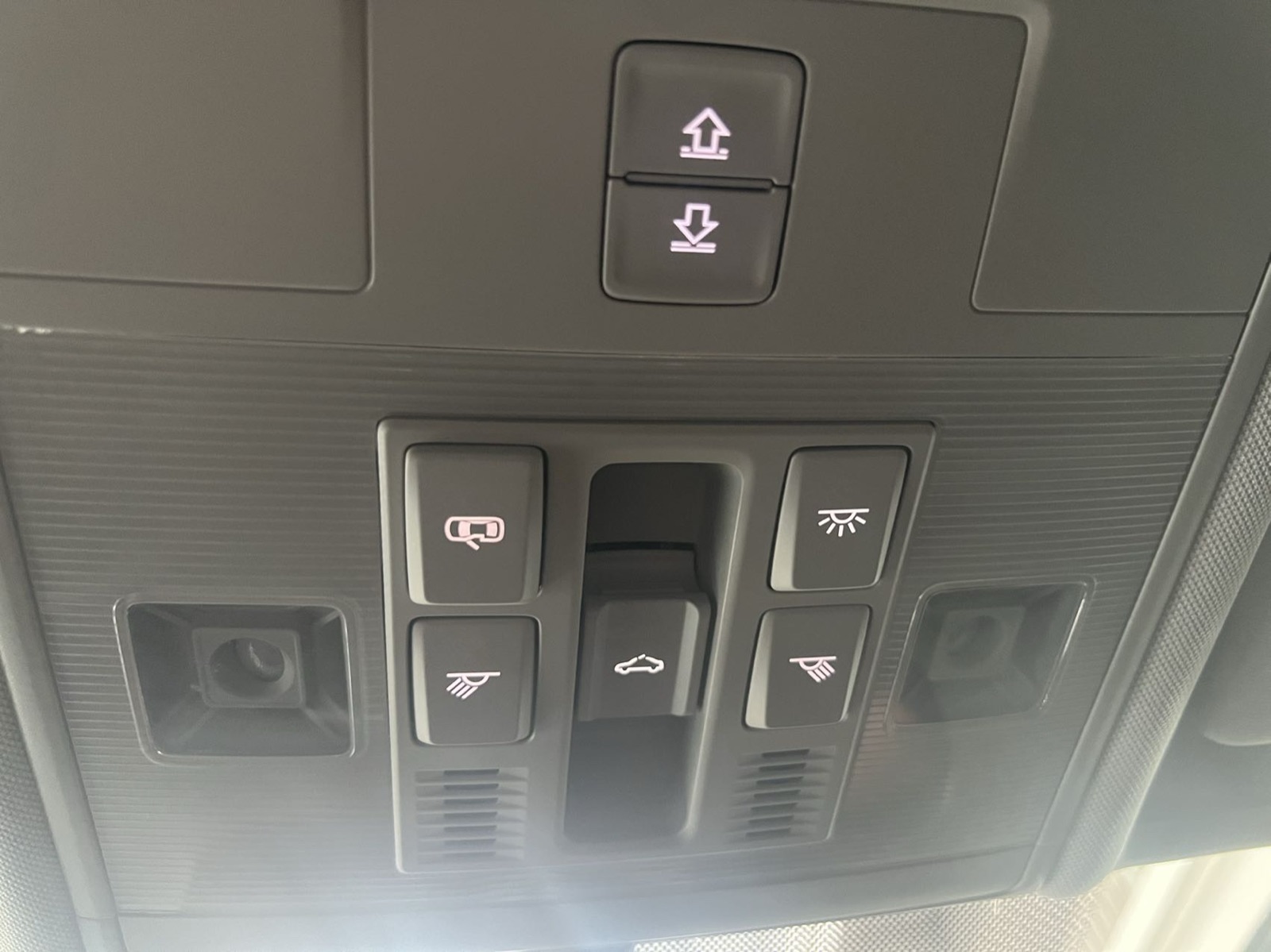 Volkswagen Tiguan L view 12