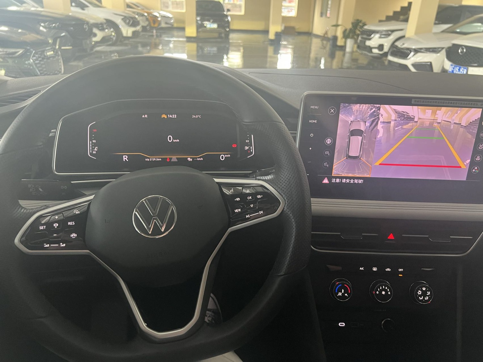 Volkswagen Tiguan L view 15