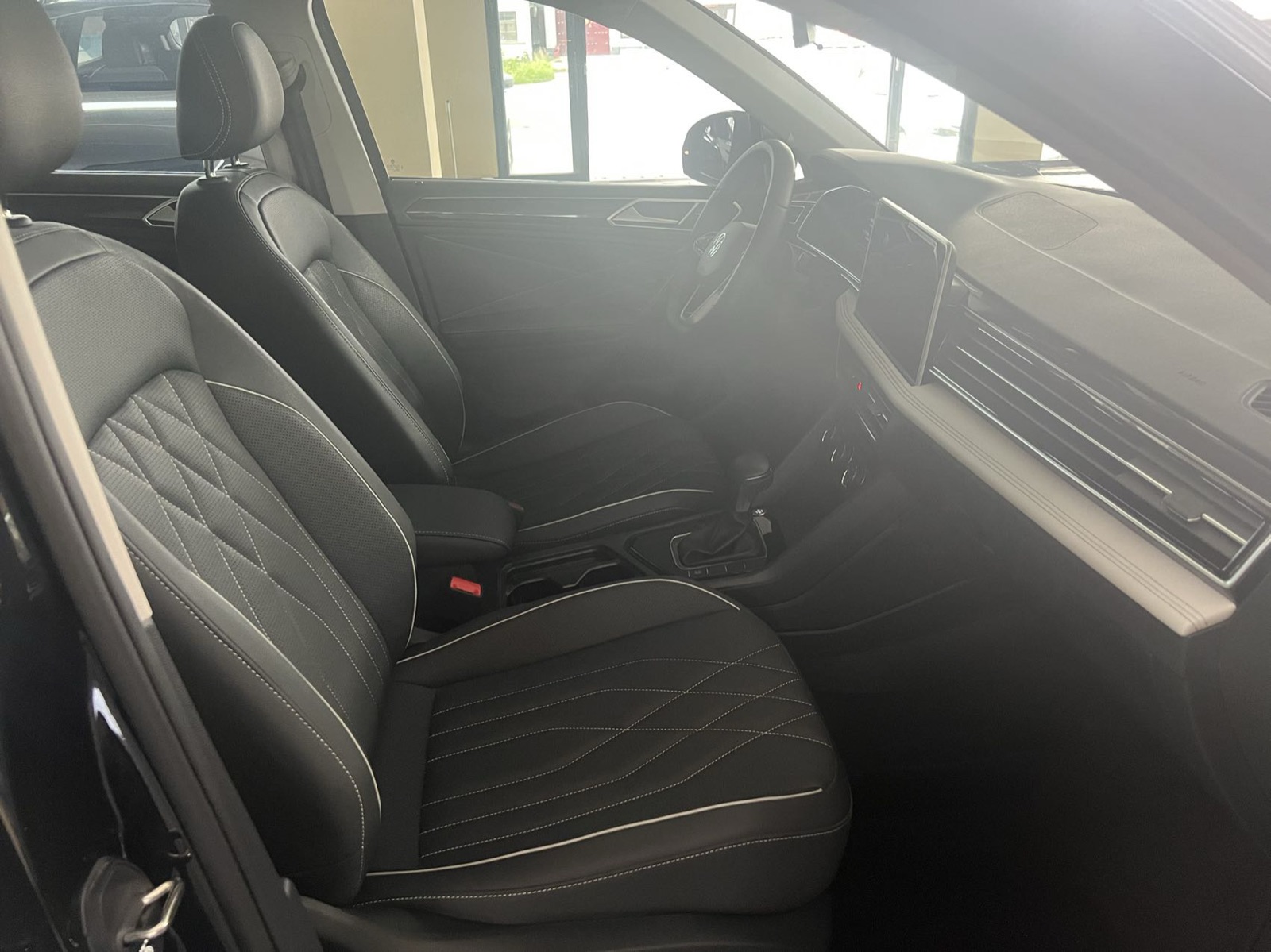 Volkswagen Tiguan L view 16