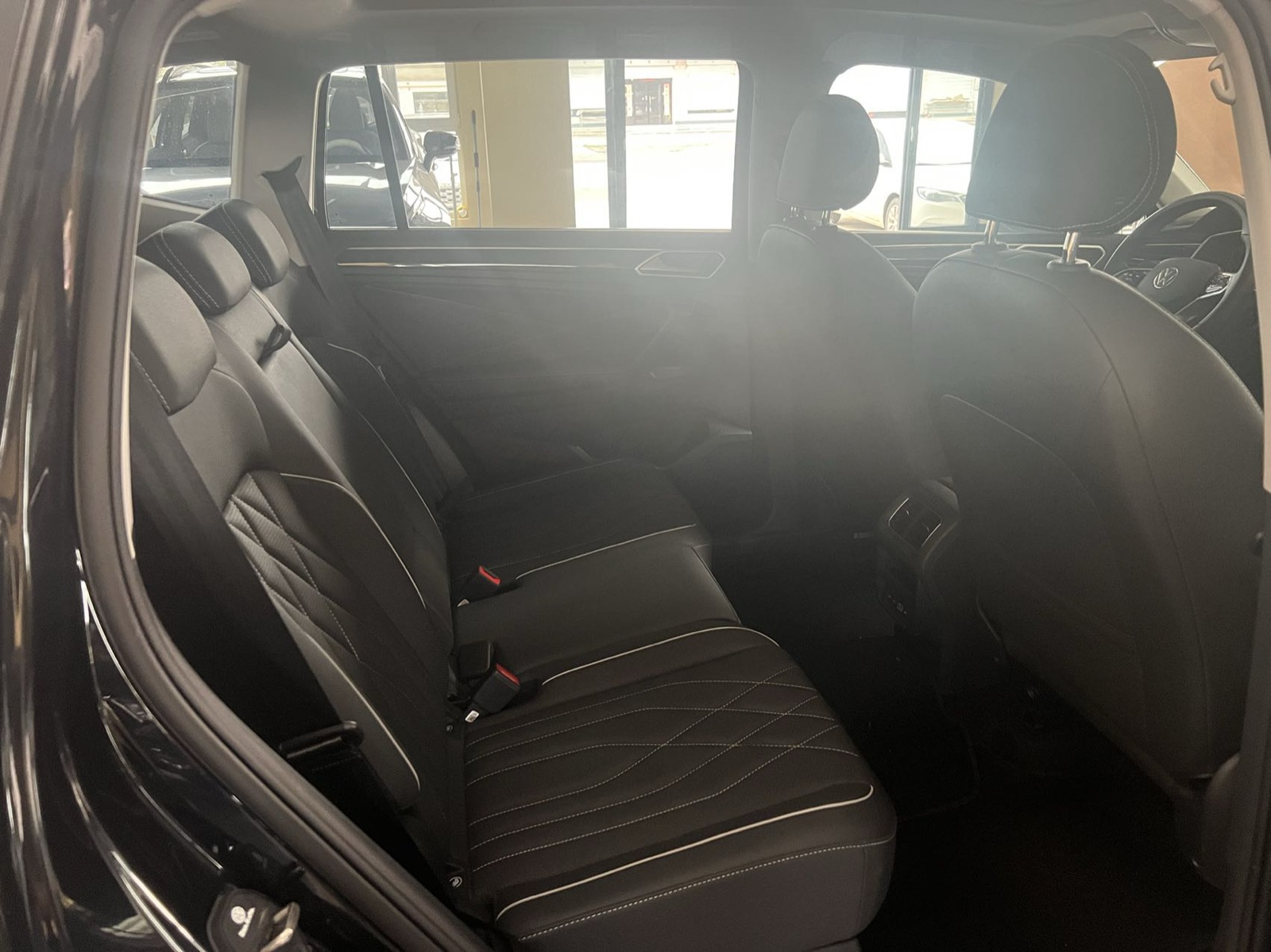 Volkswagen Tiguan L view 17