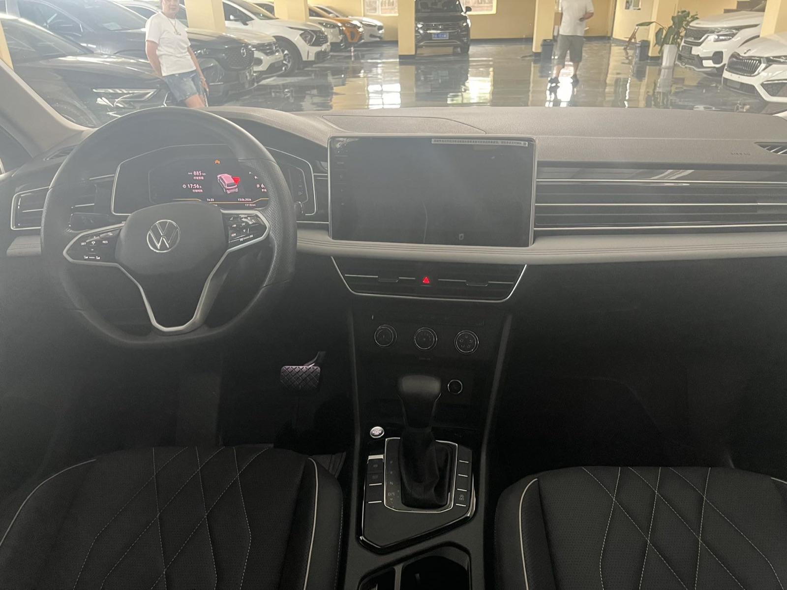 Volkswagen Tiguan L view 18