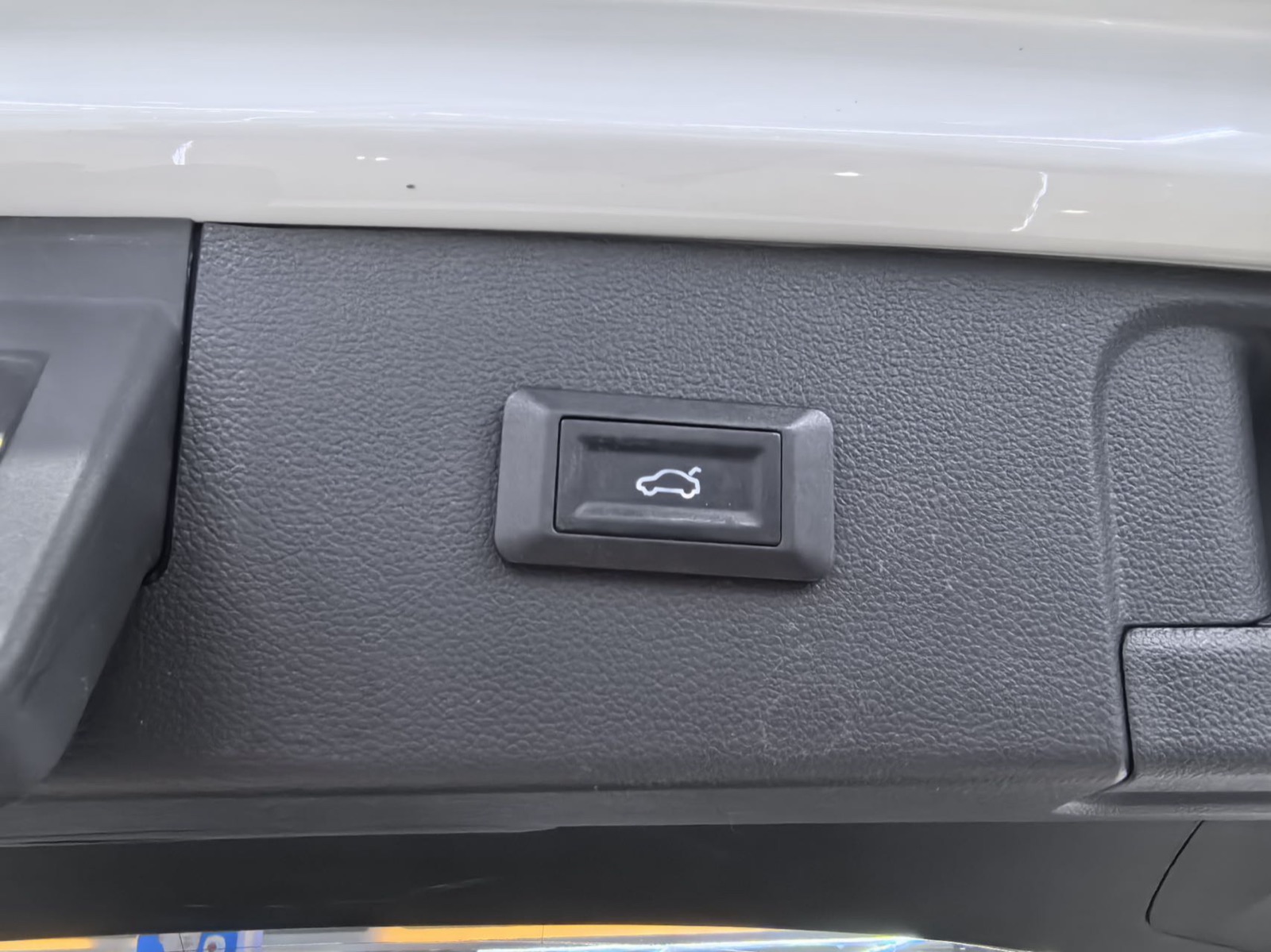Volkswagen Tiguan L view 13
