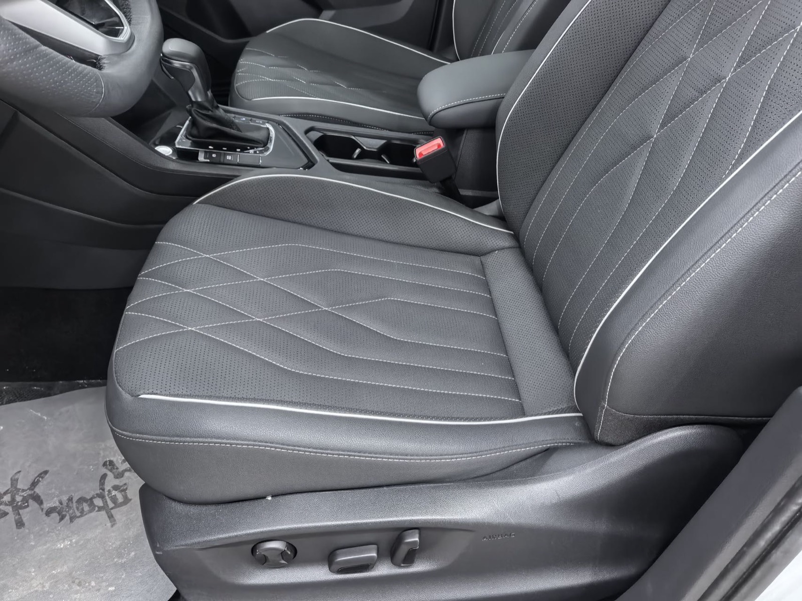 Volkswagen Tiguan L view 17