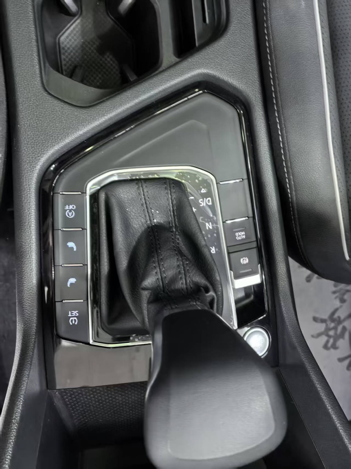 Volkswagen Tiguan L view 23