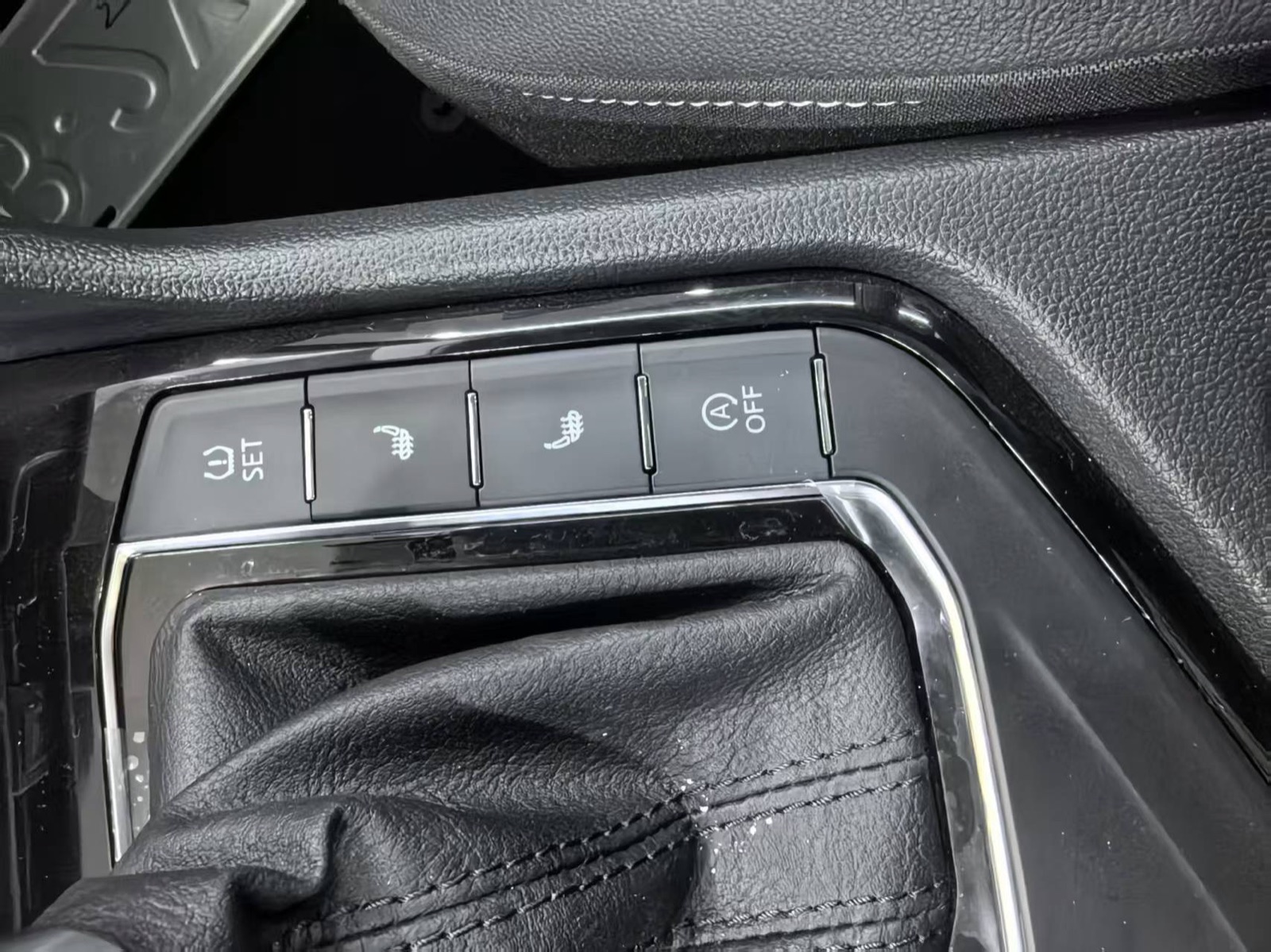Volkswagen Tiguan L view 24