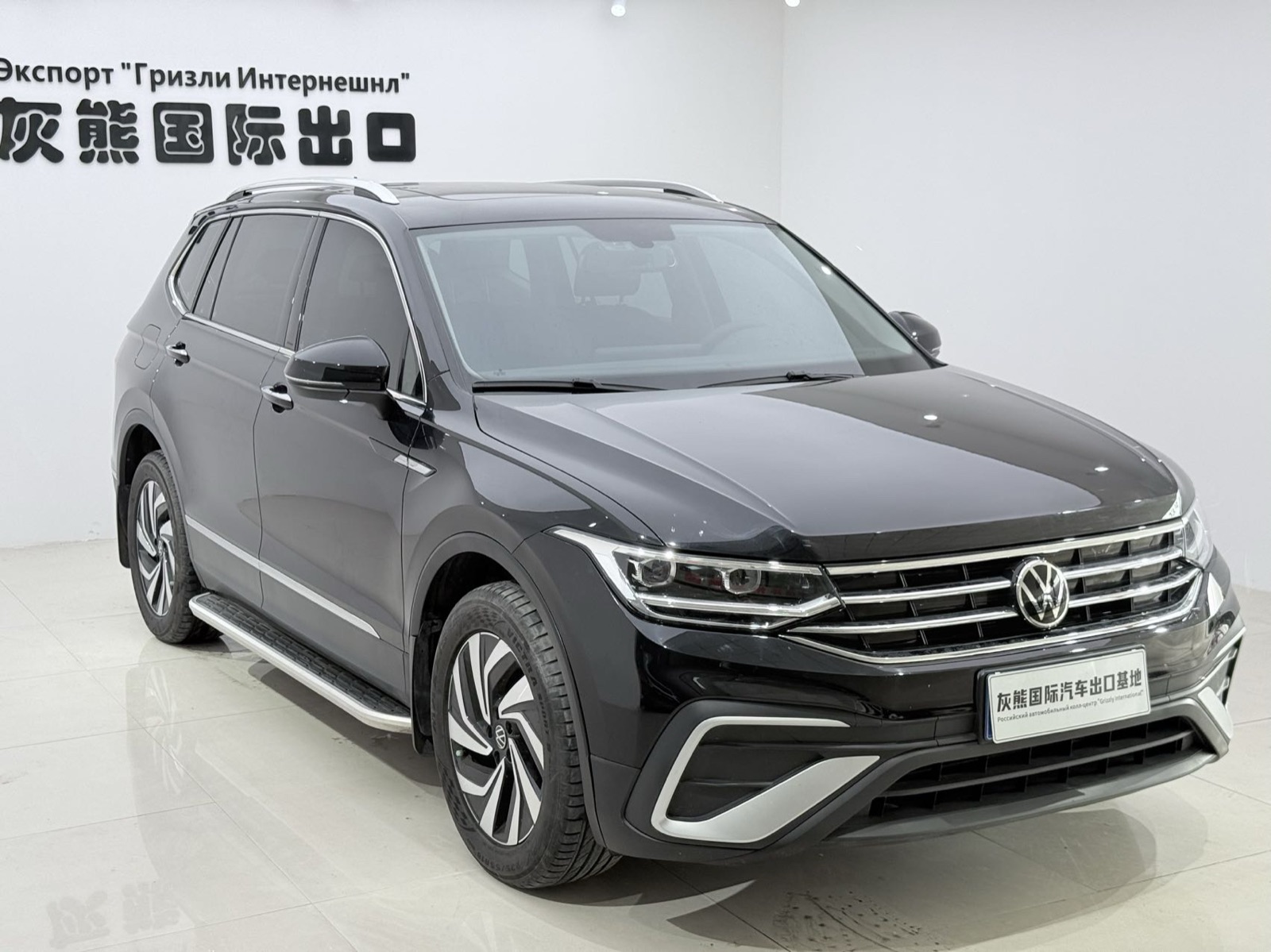 Volkswagen Tiguan L view 3