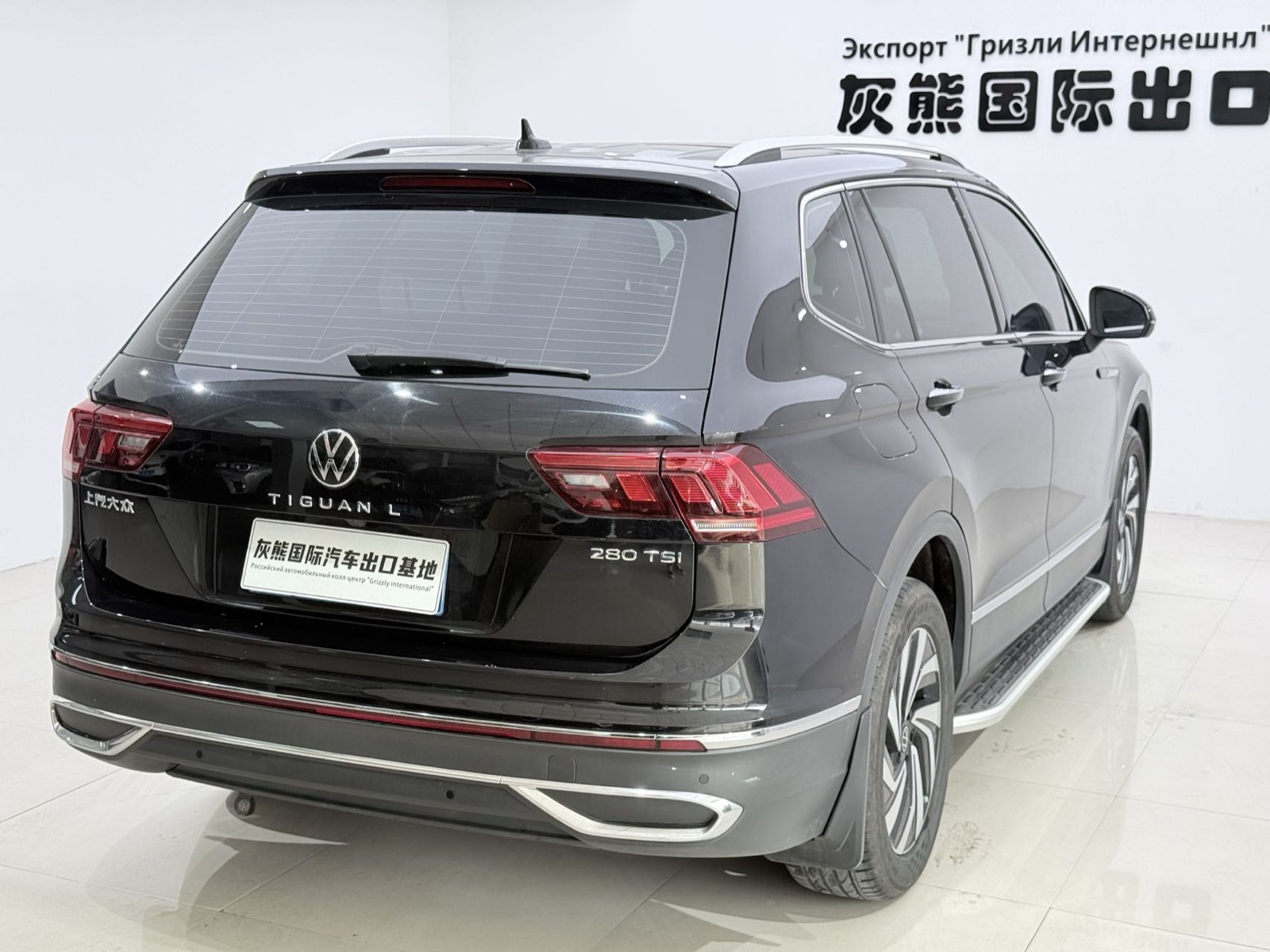 Volkswagen Tiguan L view 4
