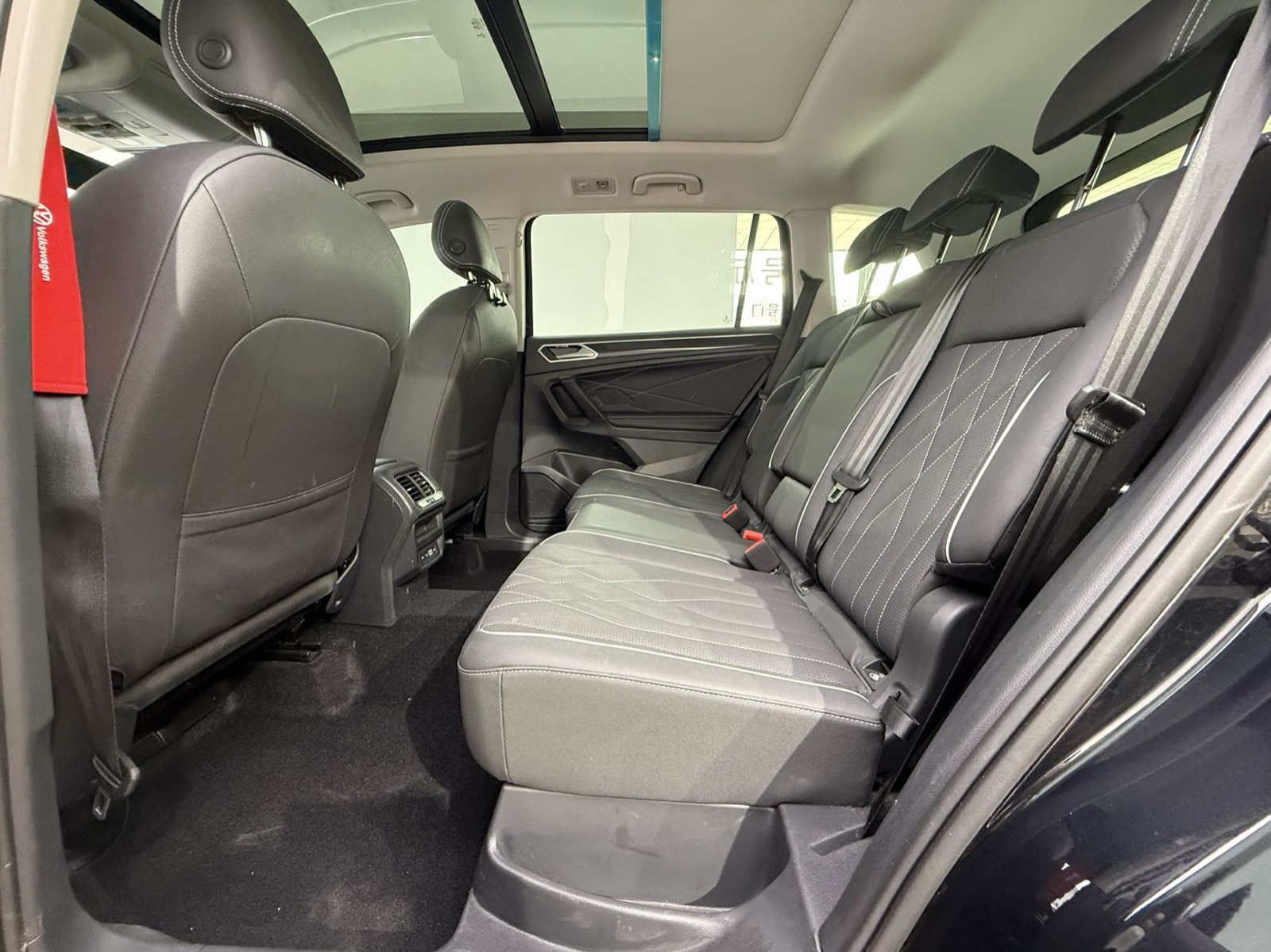Volkswagen Tiguan L view 9