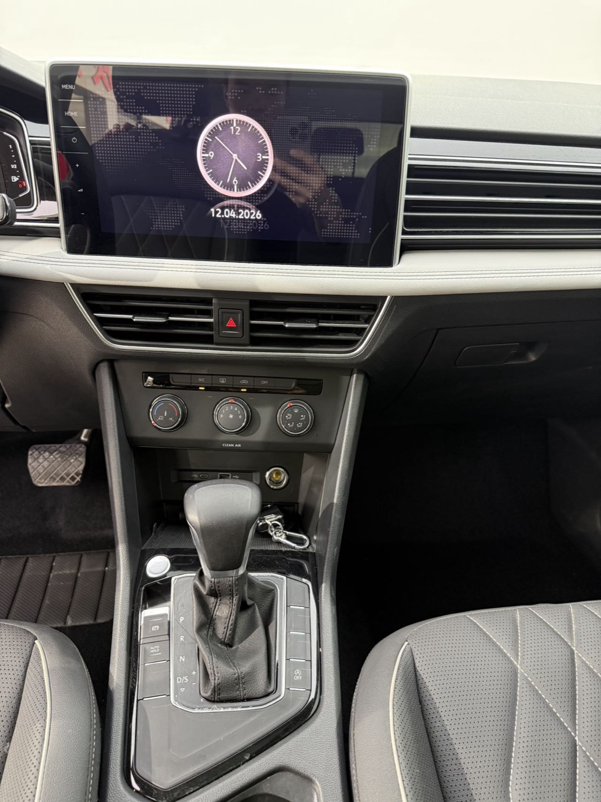 Volkswagen Tiguan L view 12