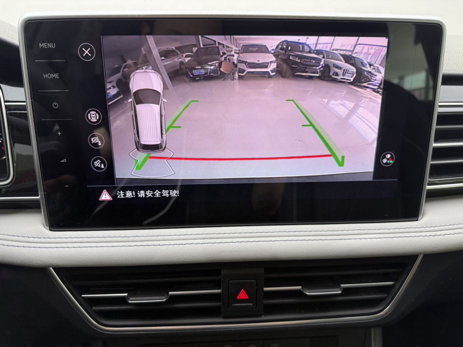 Volkswagen Tiguan L view 13