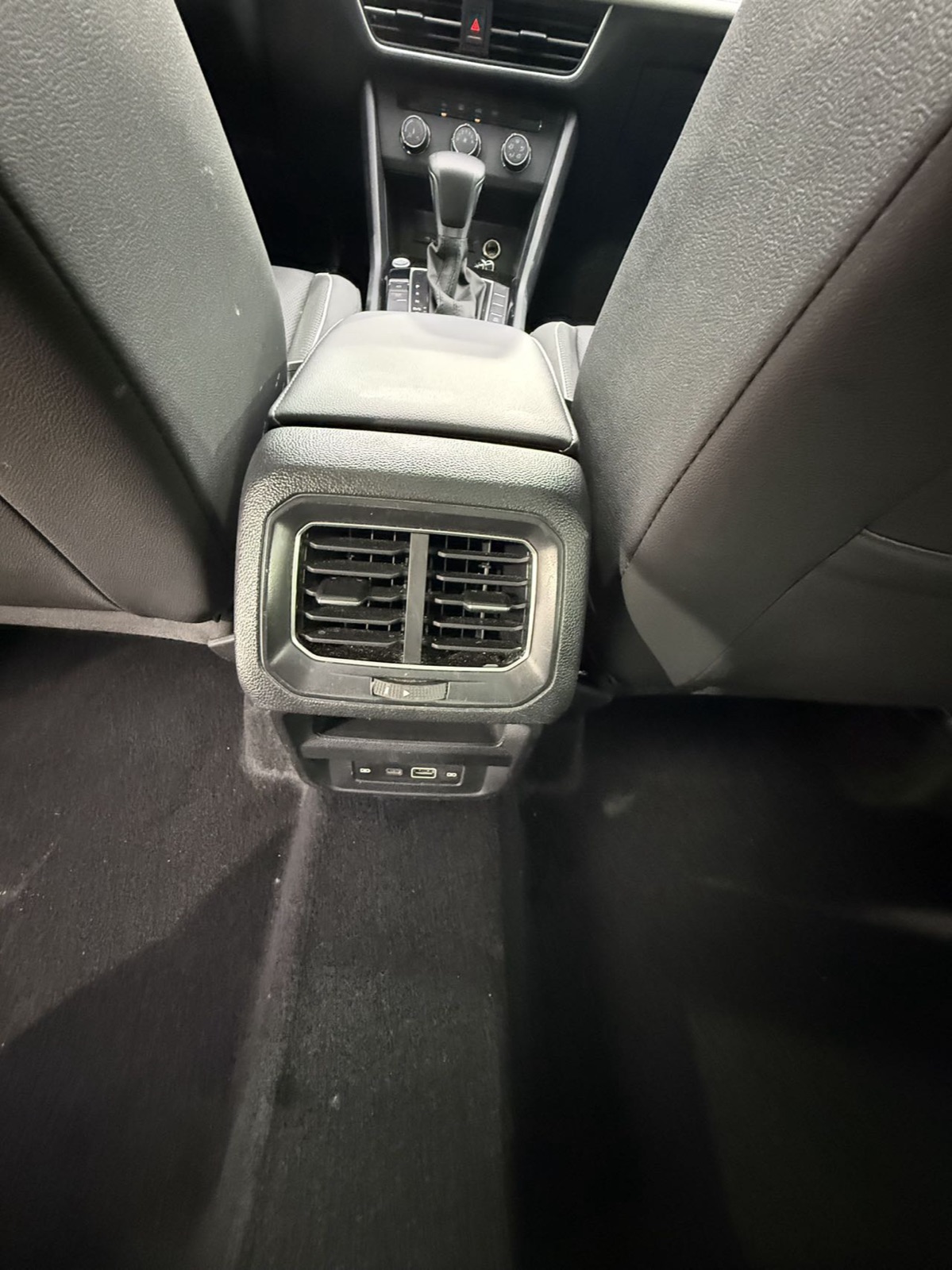 Volkswagen Tiguan L view 15