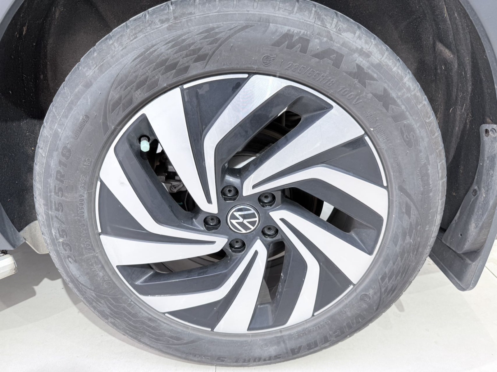 Volkswagen Tiguan L view 17