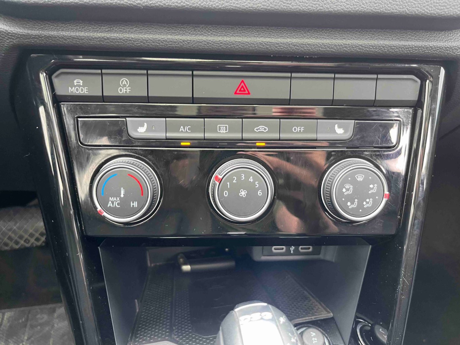 Volkswagen T-Roc view 19