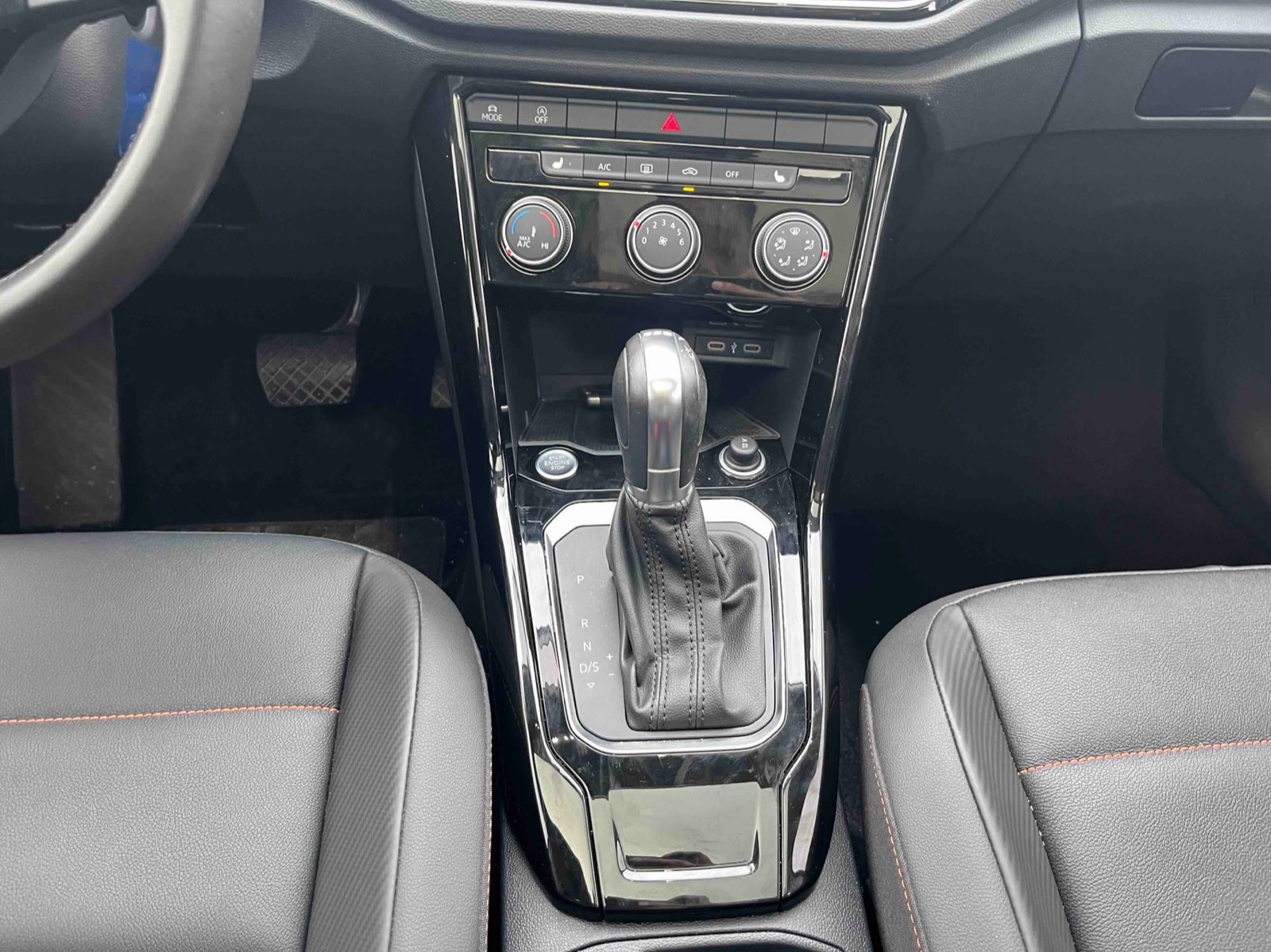 Volkswagen T-Roc view 20
