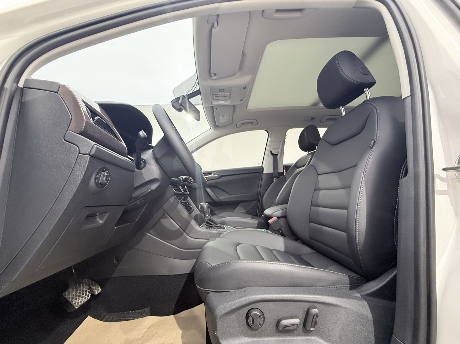 Volkswagen Tharu view 7
