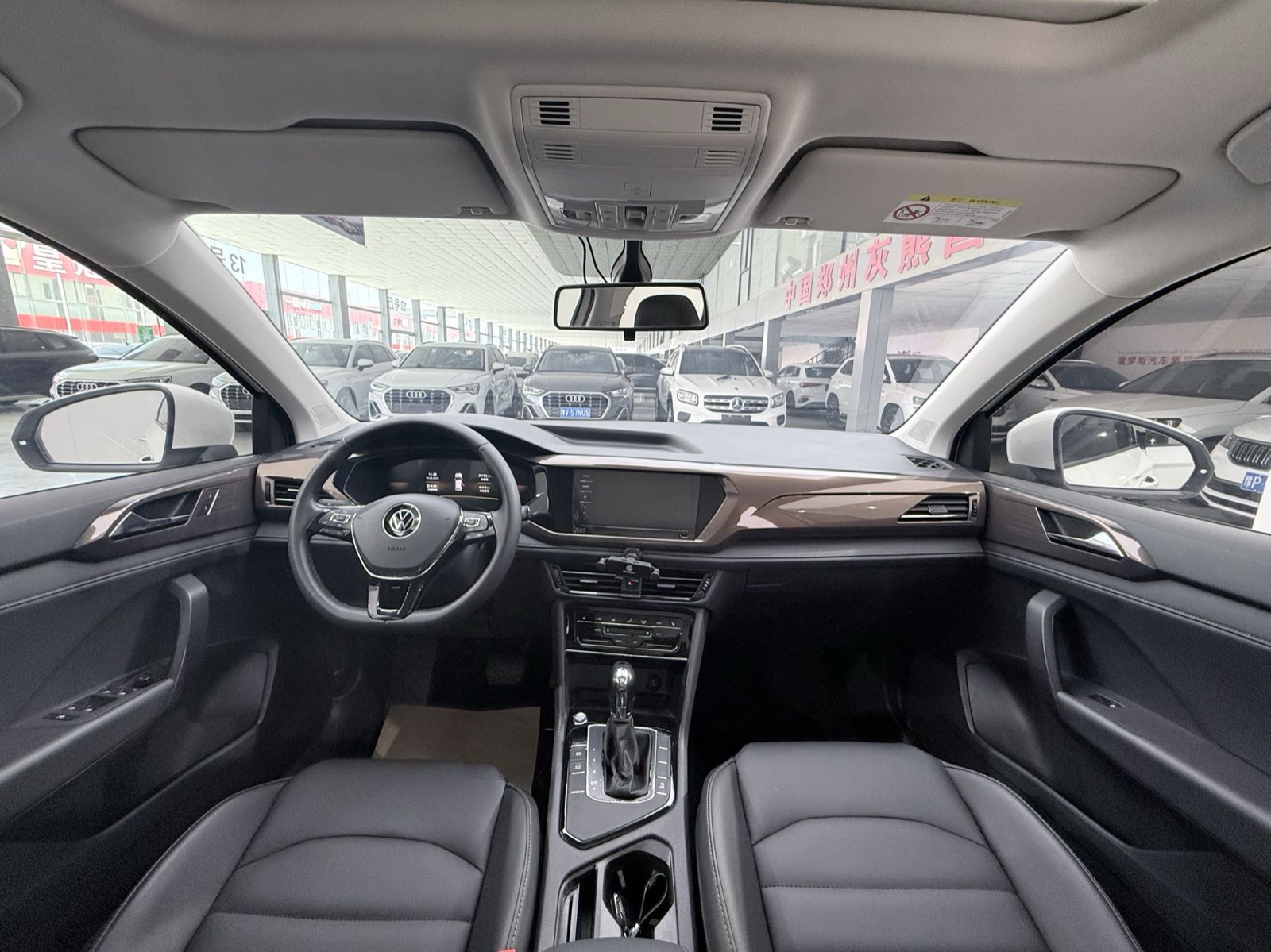 Volkswagen Tharu view 9
