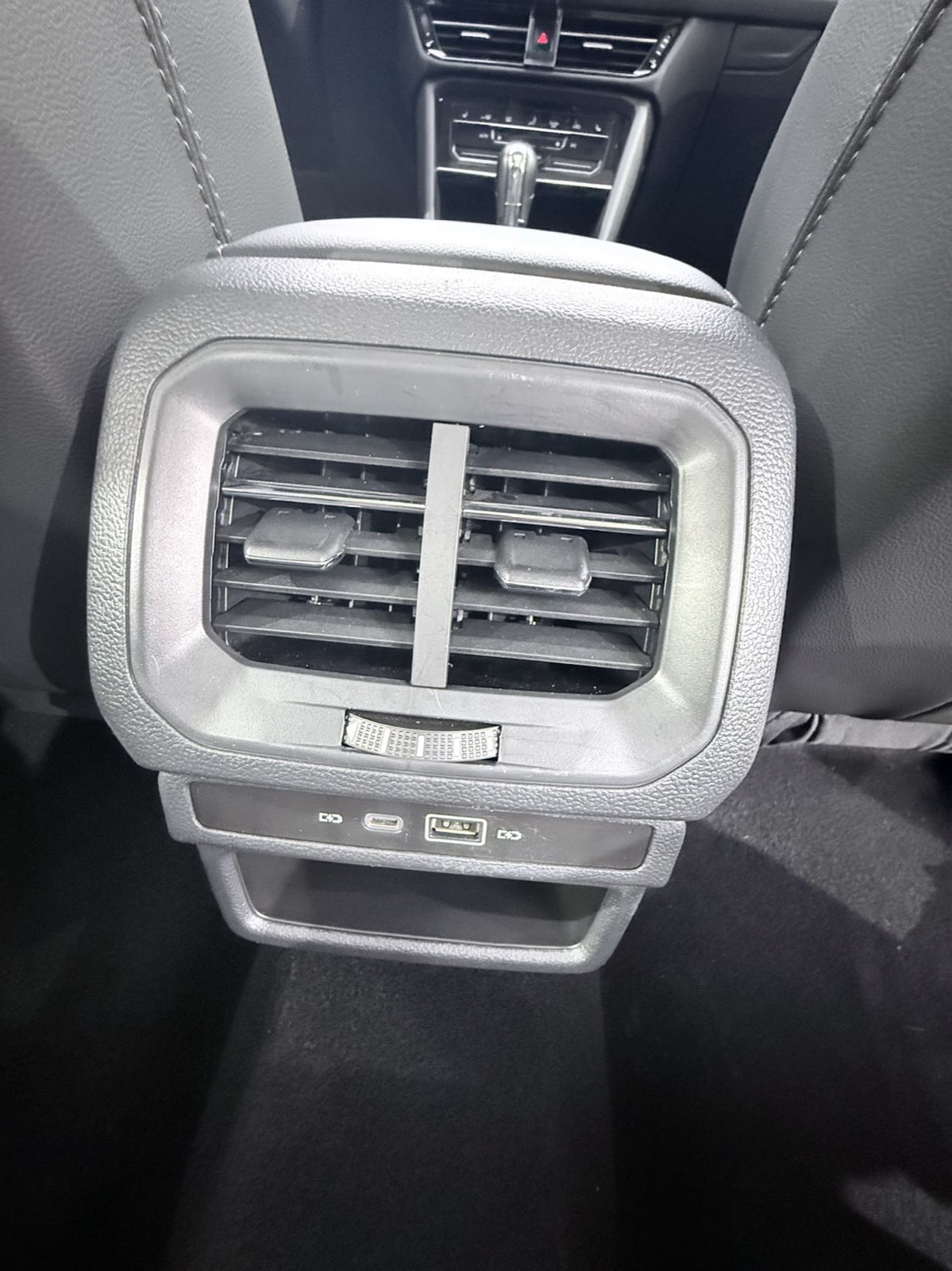 Volkswagen Tharu view 13
