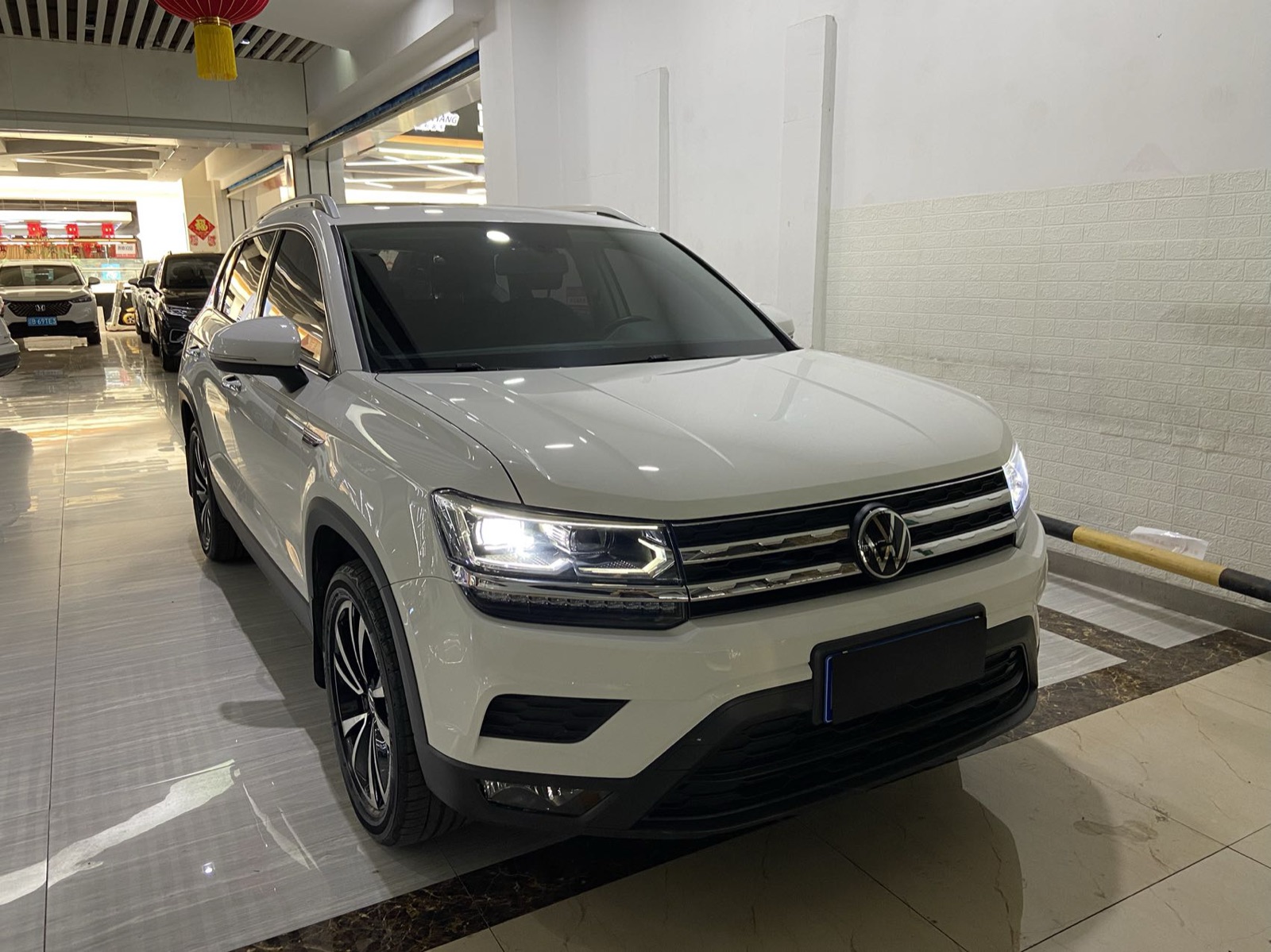 Volkswagen Tharu view 3
