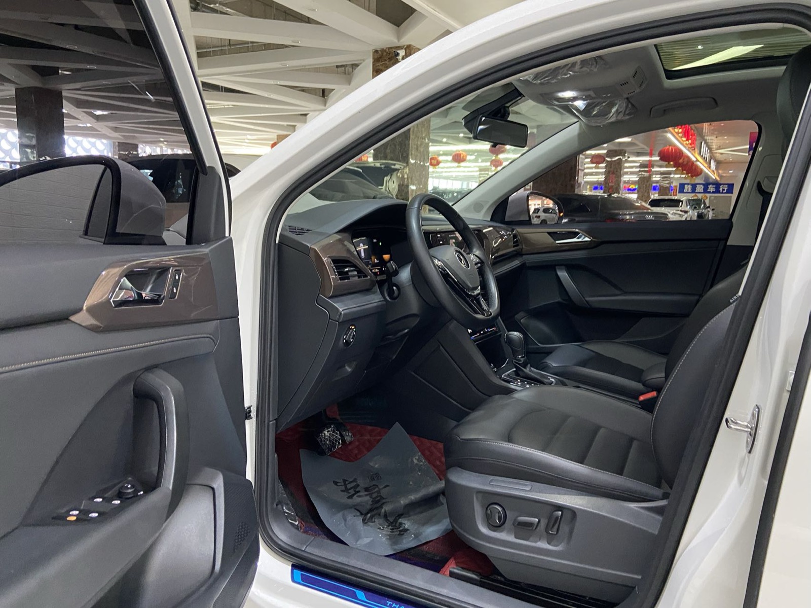 Volkswagen Tharu view 7