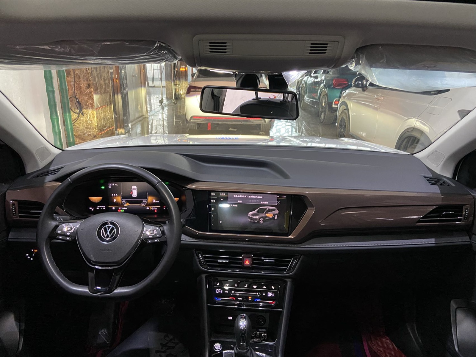 Volkswagen Tharu view 8